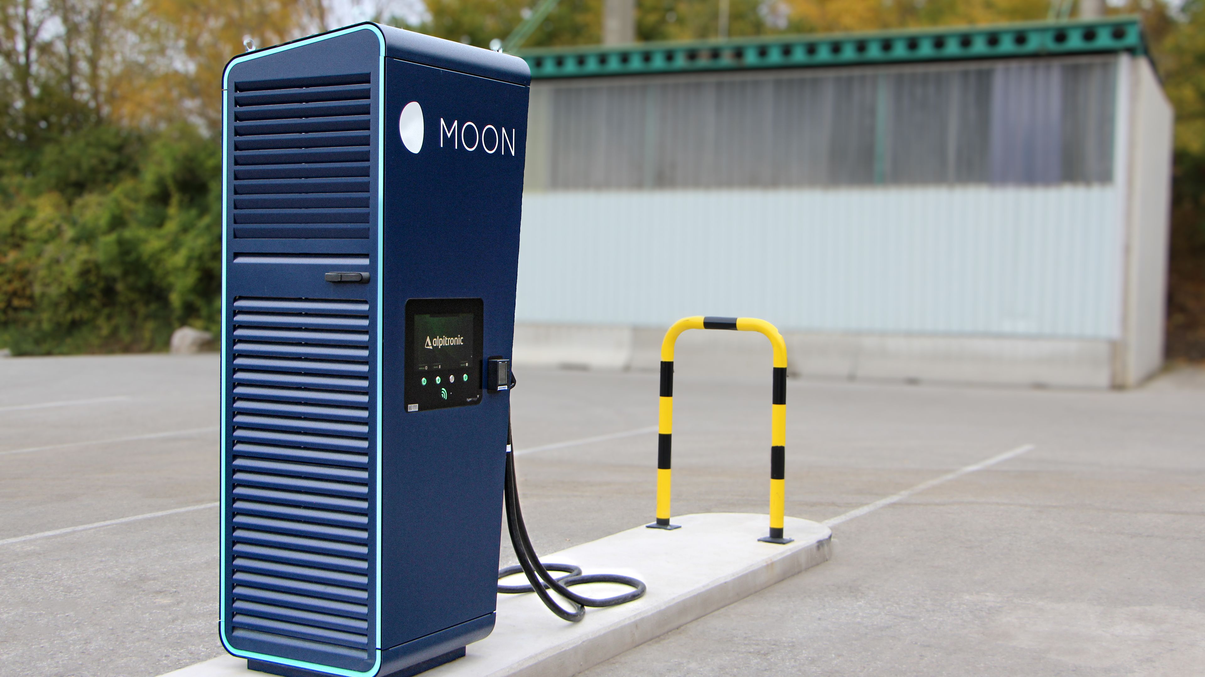 MOON Ladestation bei Struber Entsorgung für E-LKW