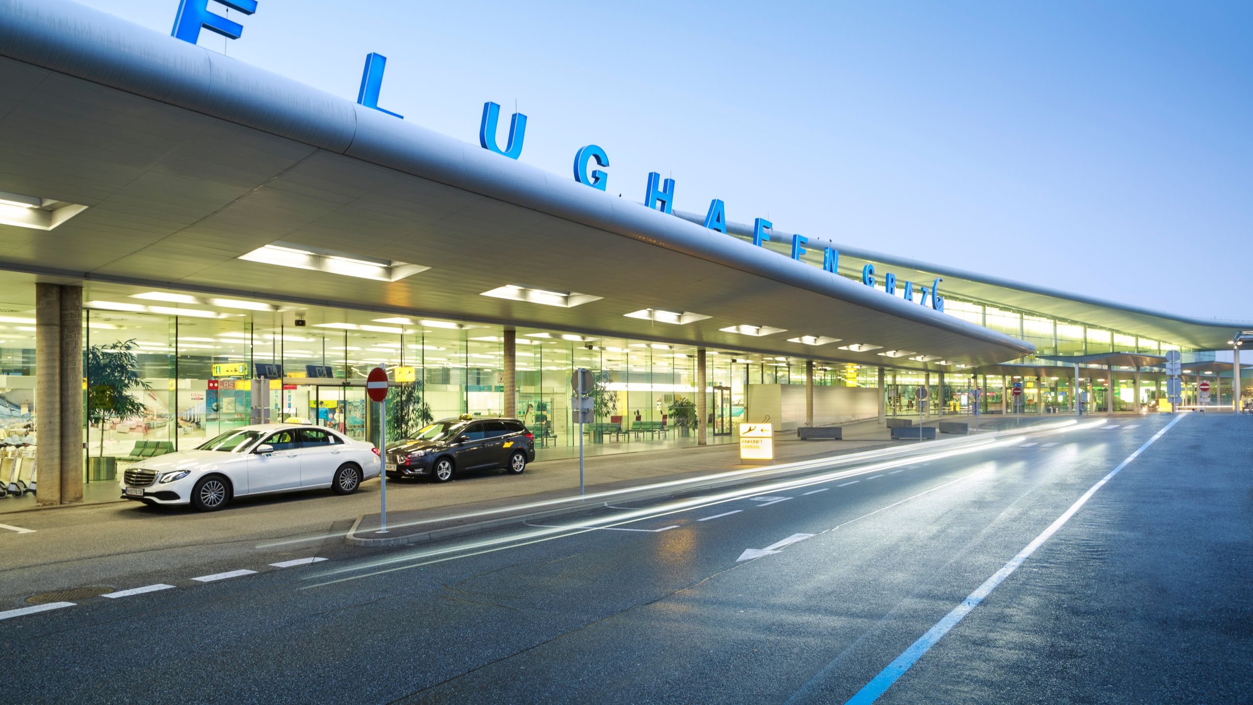 Flughafen Haupteingang