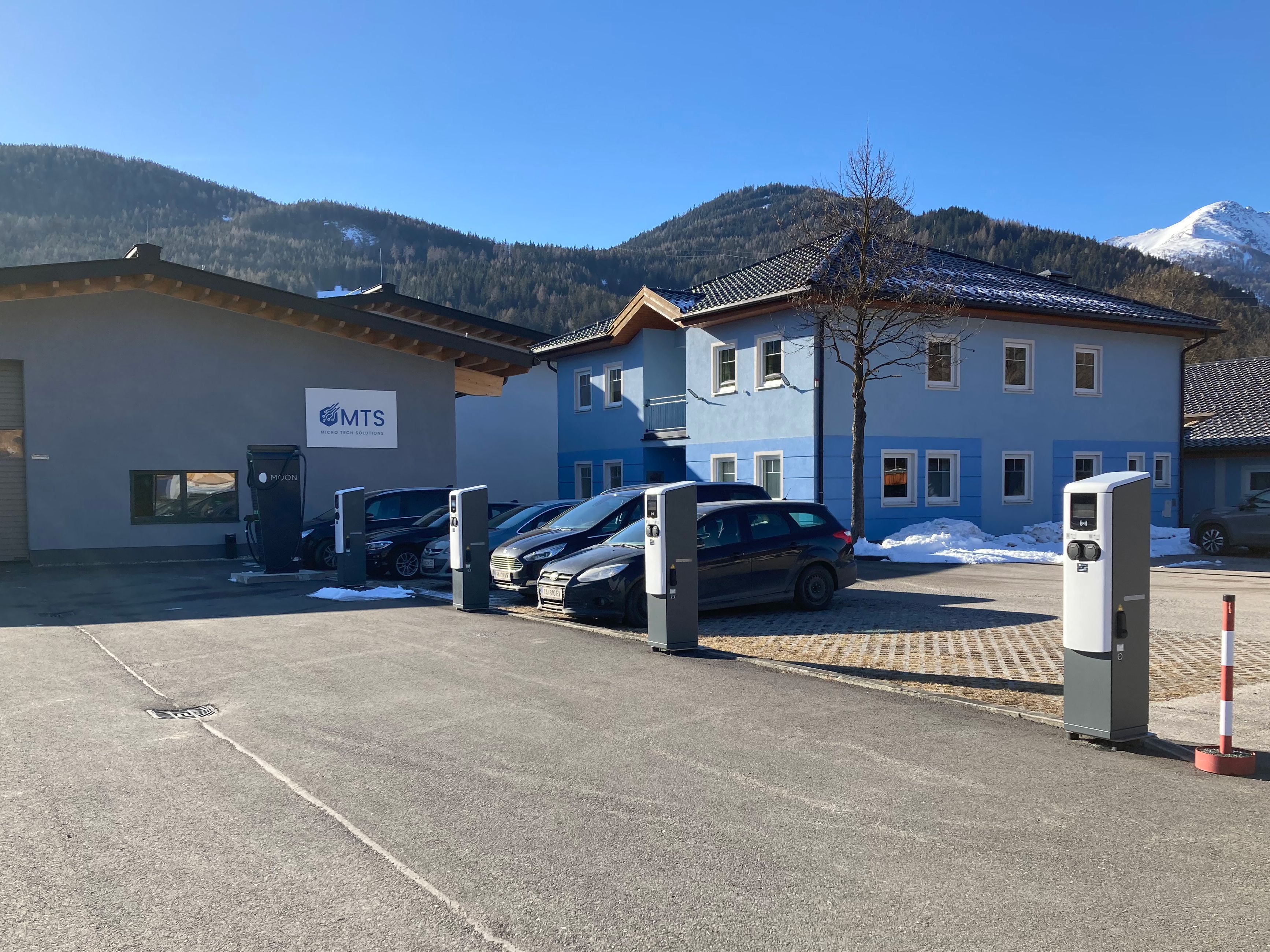 Impex Gebäude mit MOON-Ladestationen