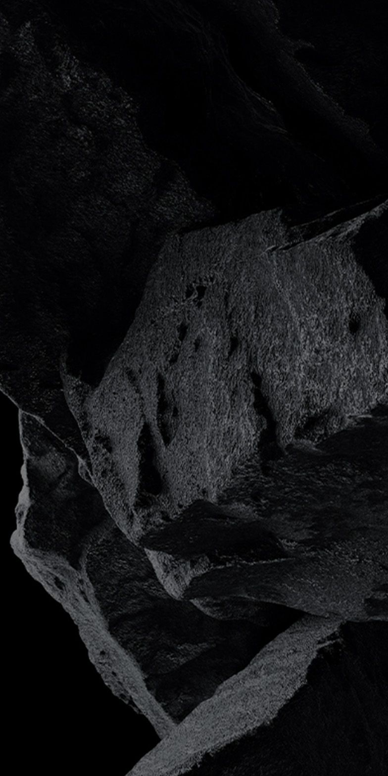 Dunkle Gesteinsbrocken