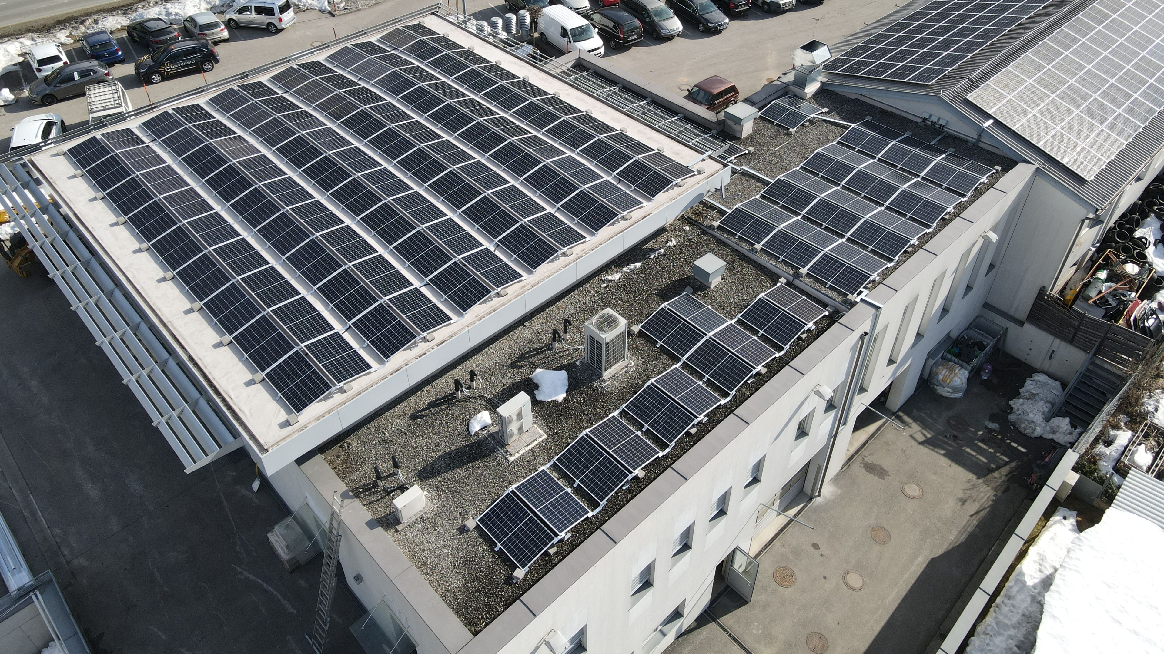Solaranlage des Autohaus Staber von oben