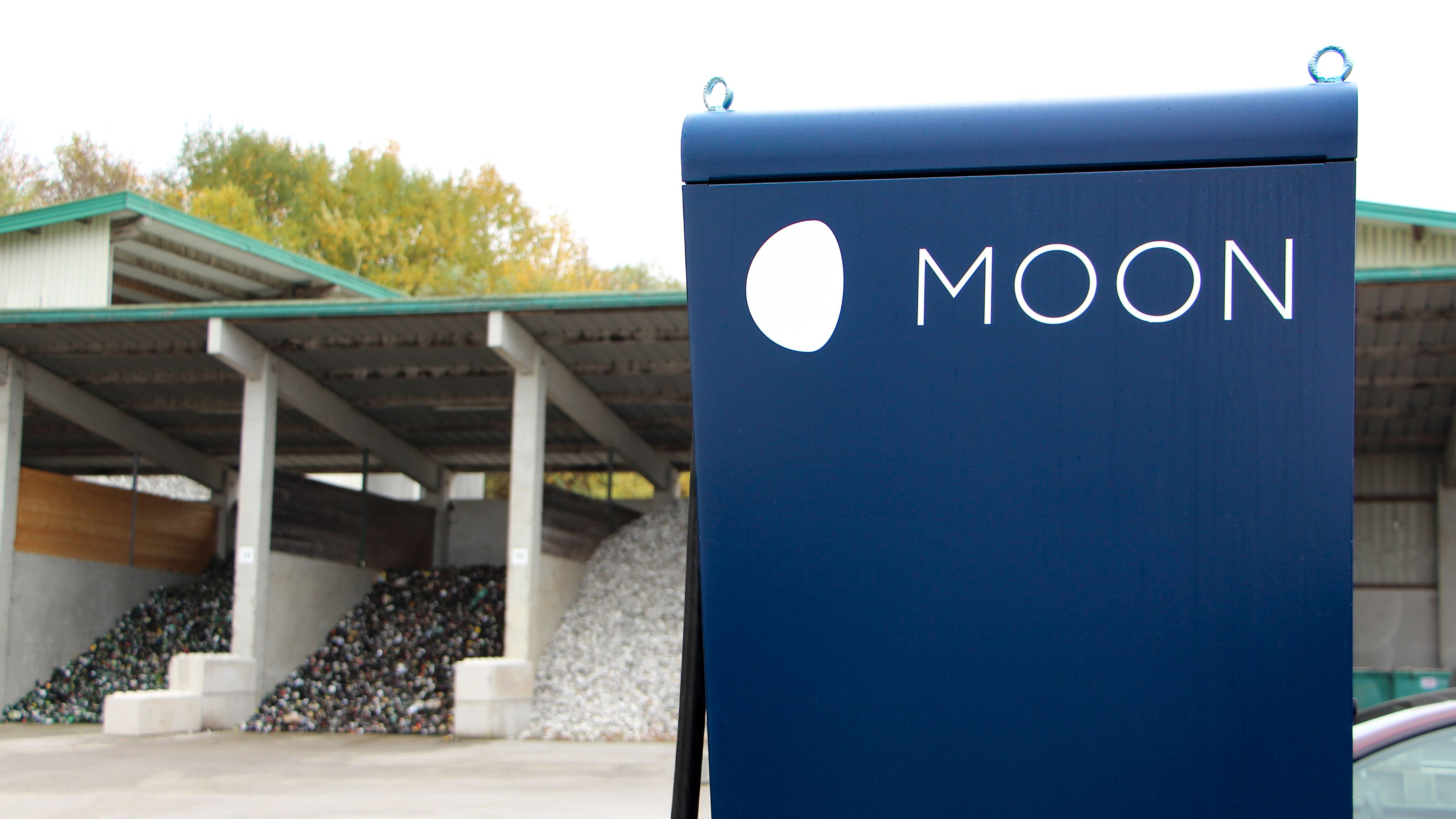 MOON Ladestation bei Struber Entsorgung für E-LKW