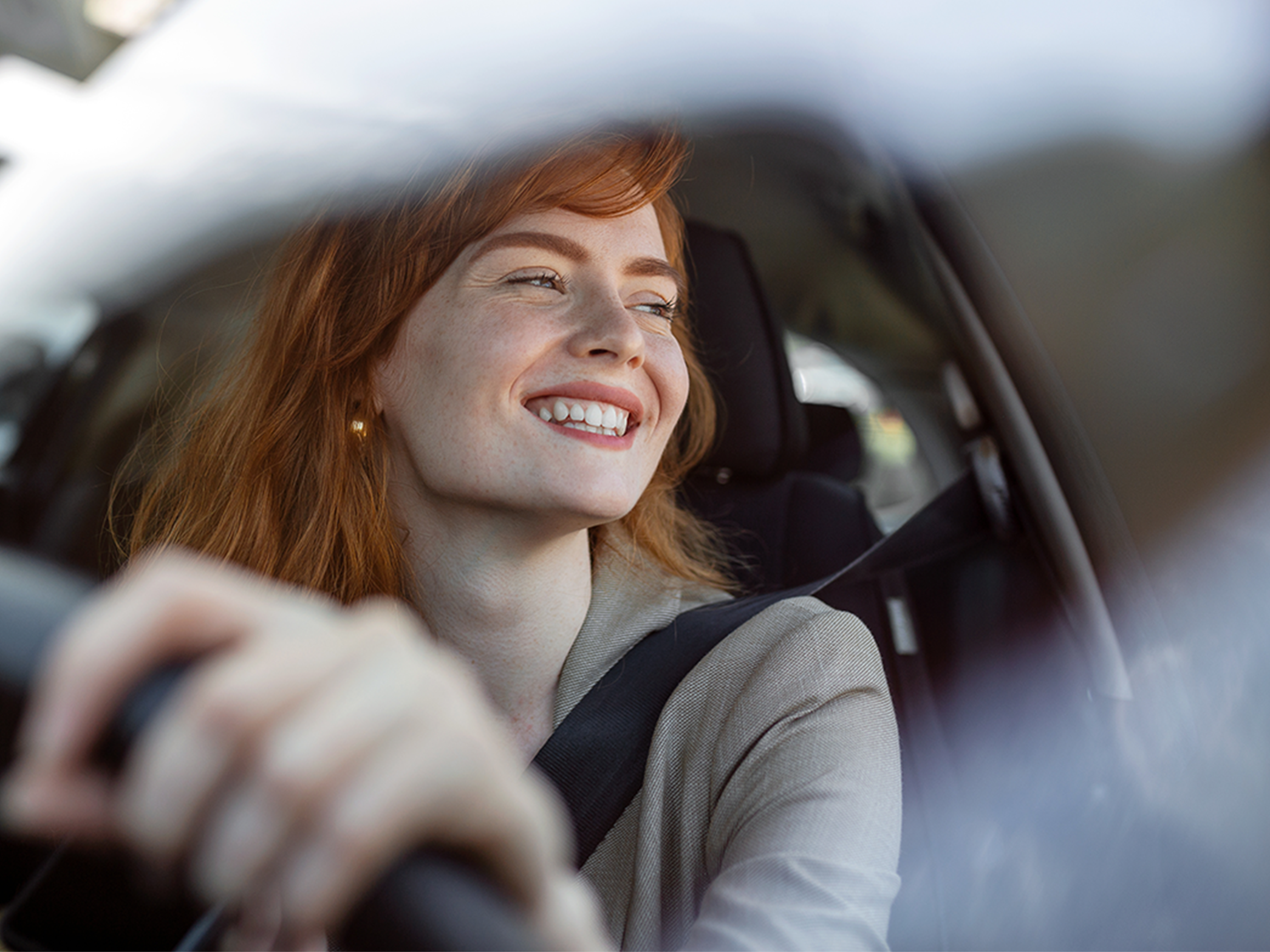 Frau in einem Auto