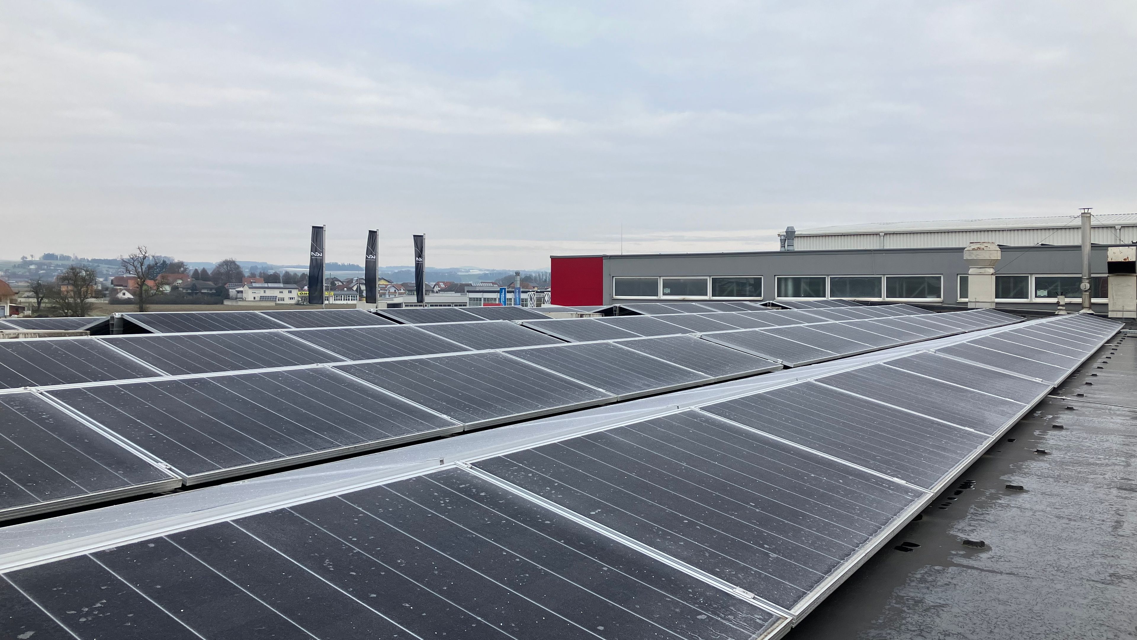 PHotovoltaikanlage am Dach des Autohaus Wipplinger