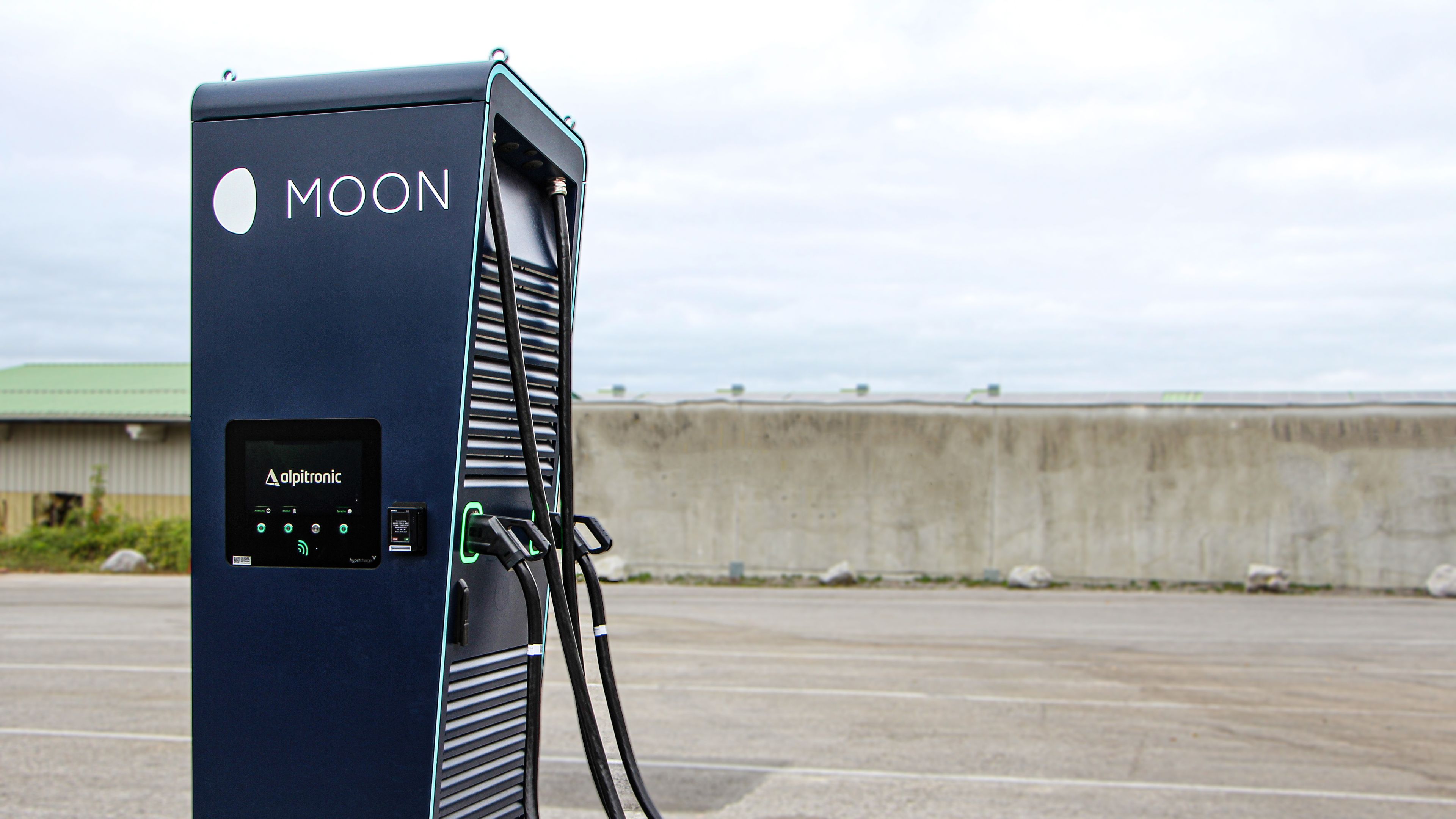 MOON Ladestation bei Struber Entsorgung für E-LKW