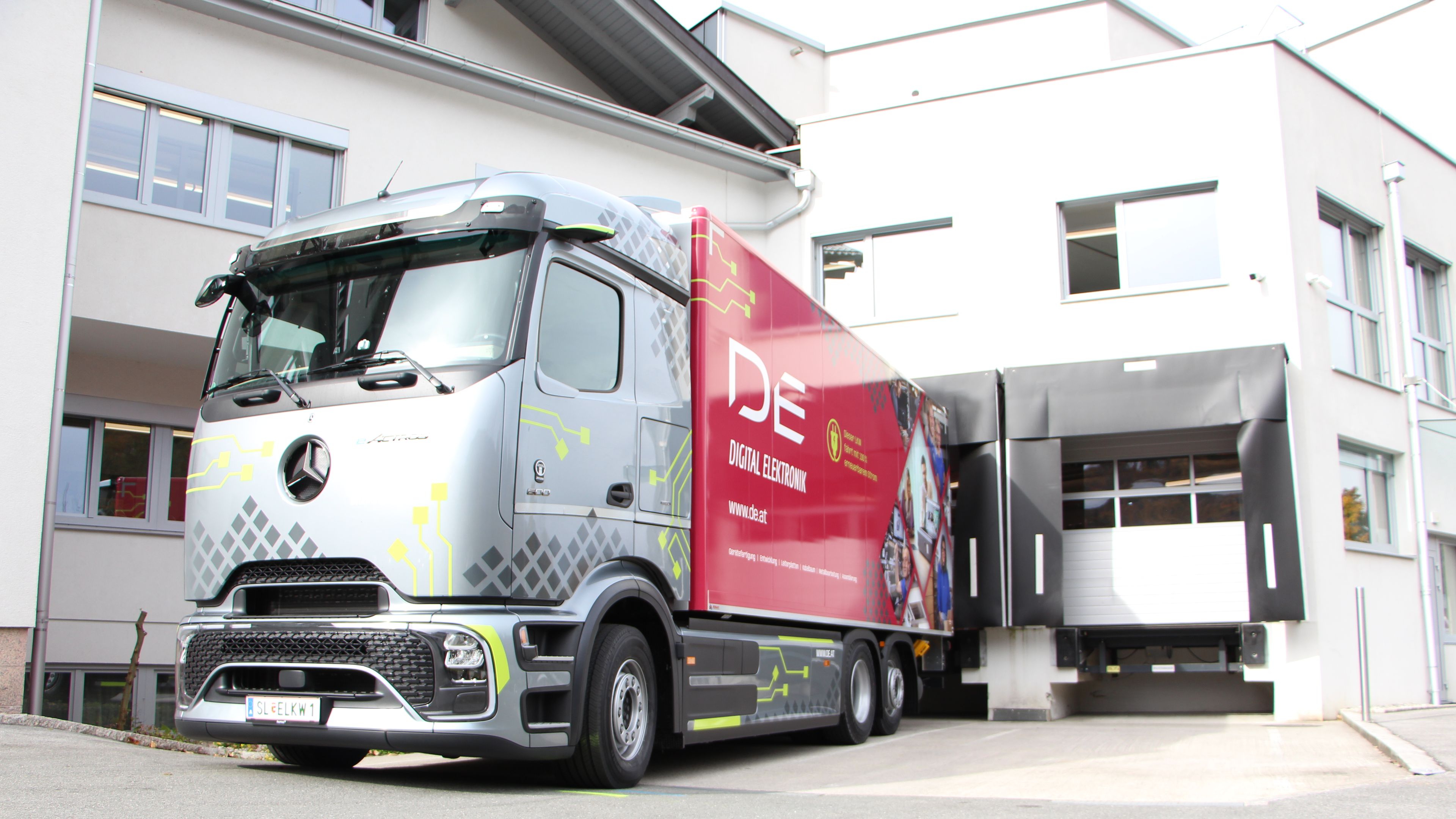 E-Lkw von Digital Elektronik lädt mit POWER Charger HYC 50