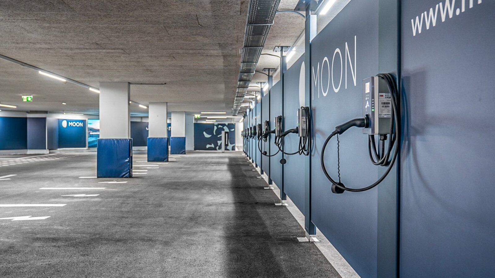 Garage mit MOON-Wallboxen
