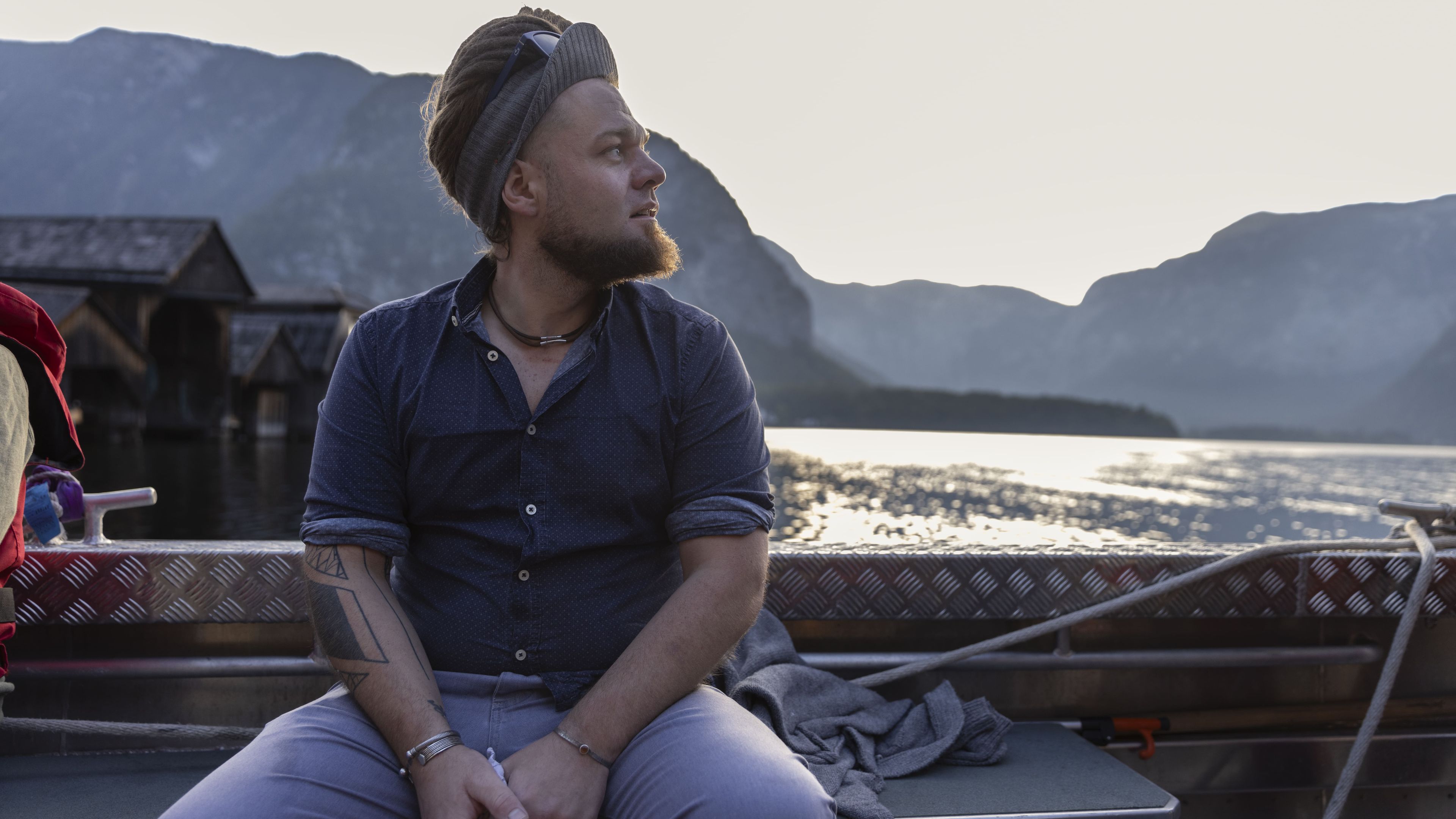 Christoph Held vor einem See