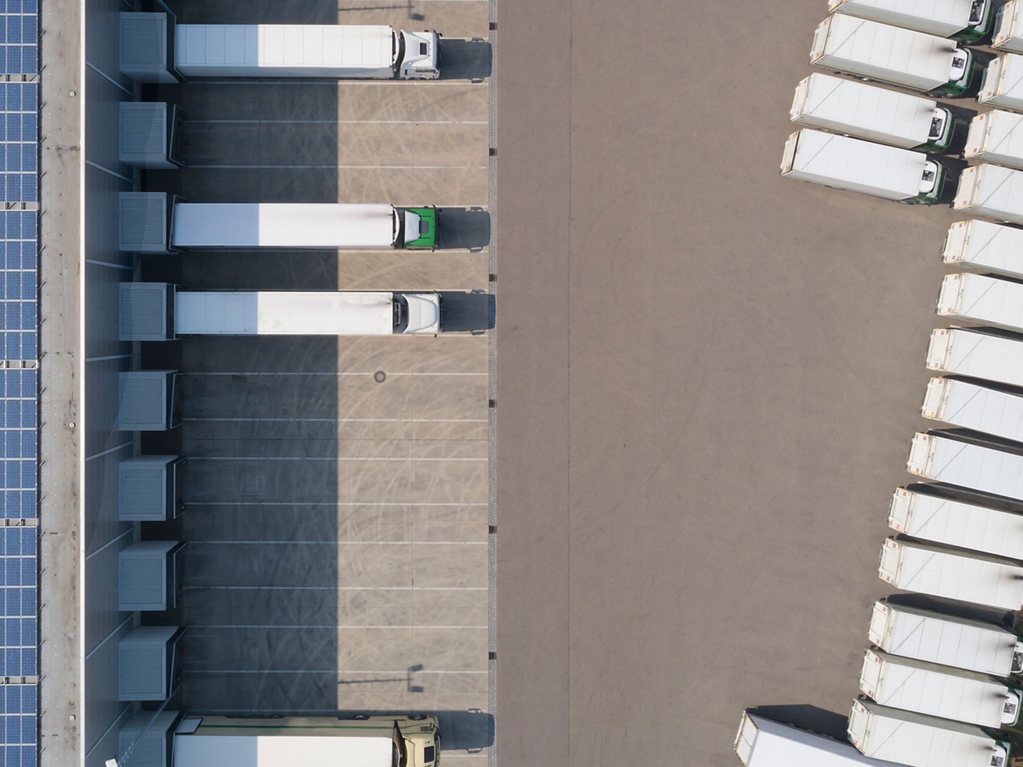 LKW Parkplatz aus der Vogelperspektive