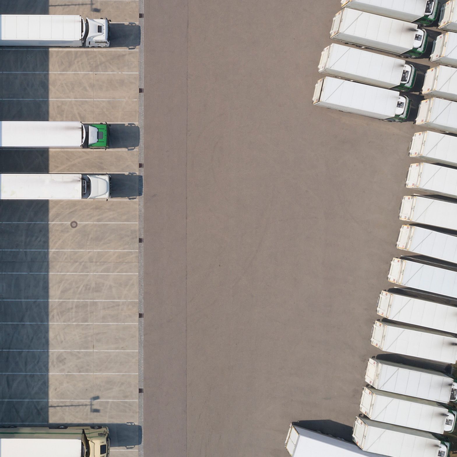 LKW Parkplatz aus der Vogelperspektive