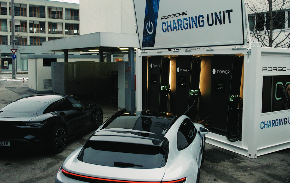 Mobile-Charging-Unit-mit-PORSCHE-AG